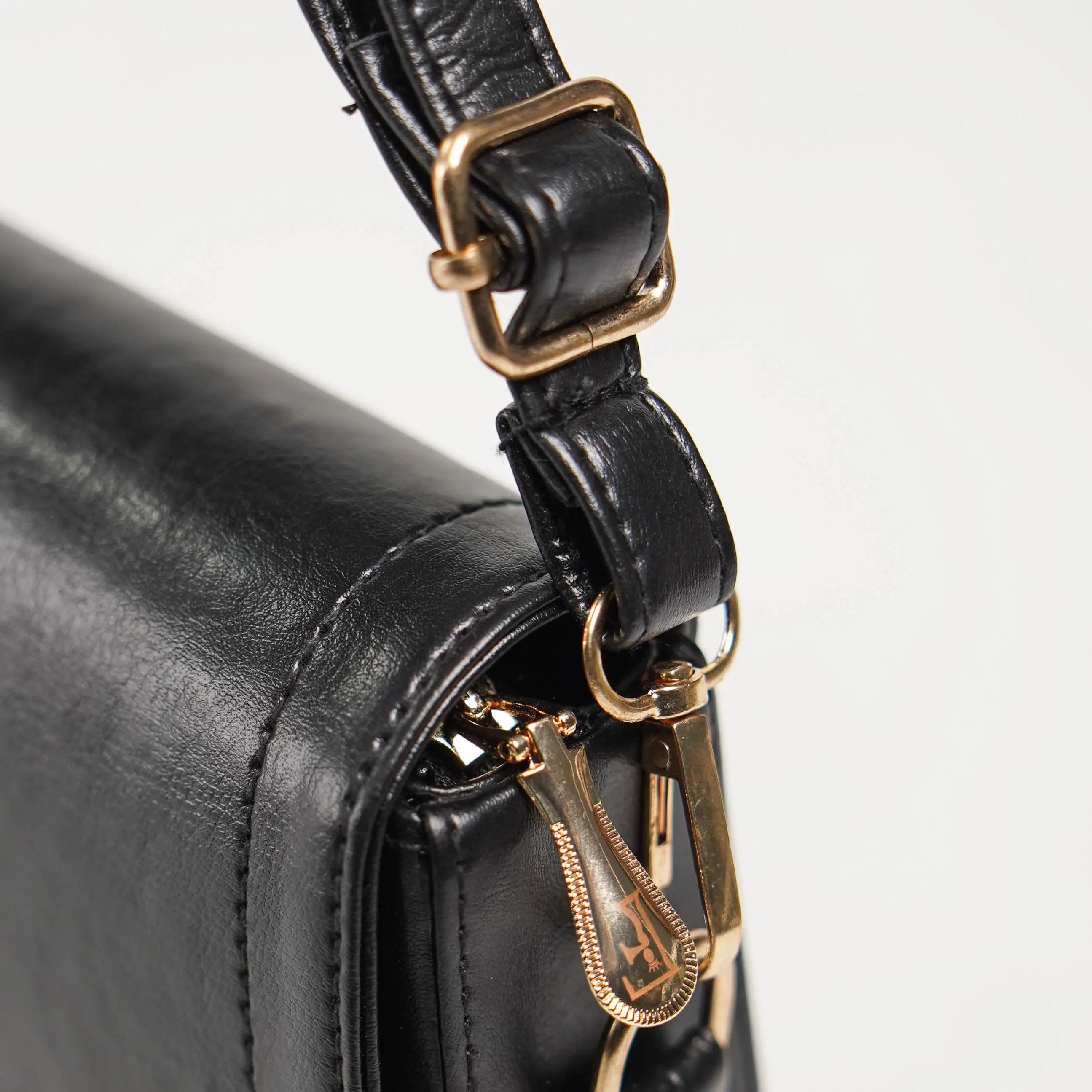 FAUX LEATHER-BLACK DIAMOND LUXE Fasshy